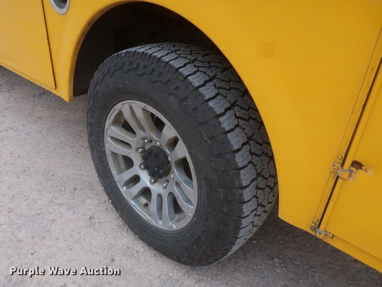 image for item IO9042 2014 Chevrolet Silverado 3500HD  utility bed pickup truck