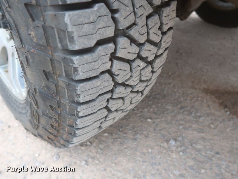 image for item IO9042 2014 Chevrolet Silverado 3500HD  utility bed pickup truck