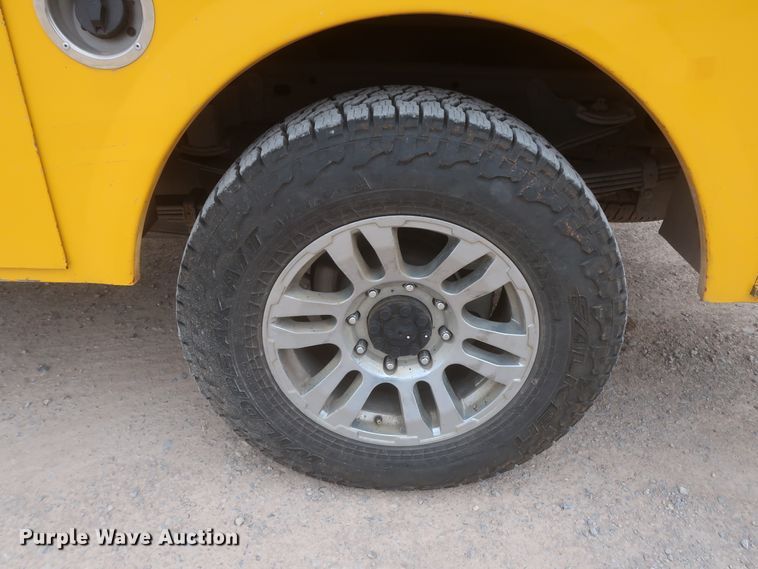 image for item IO9042 2014 Chevrolet Silverado 3500HD  utility bed pickup truck