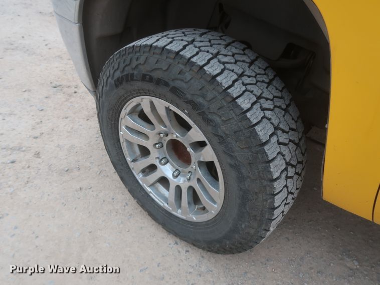 image for item IO9042 2014 Chevrolet Silverado 3500HD  utility bed pickup truck