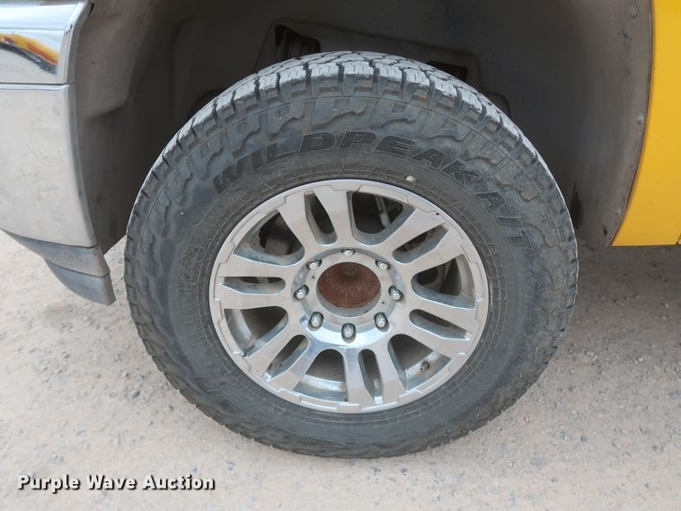 image for item IO9042 2014 Chevrolet Silverado 3500HD  utility bed pickup truck