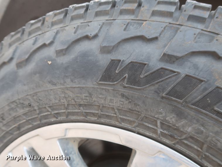 image for item IO9042 2014 Chevrolet Silverado 3500HD  utility bed pickup truck