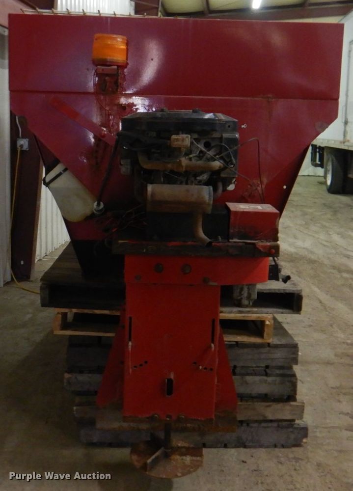 image for item IQ9268 Spreader