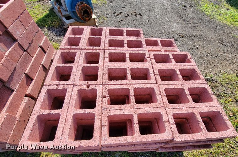 image for item IV9002 Approximately 538 bricks