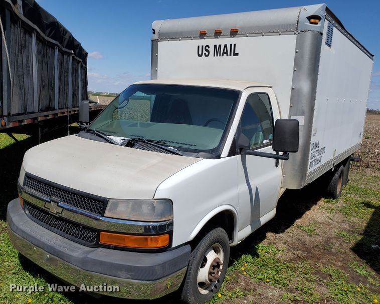 image for item IX9237 2006 GMC Savana G3500  box truck