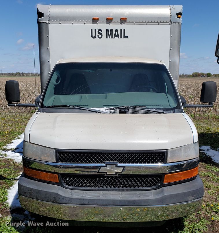 image for item IX9237 2006 GMC Savana G3500  box truck