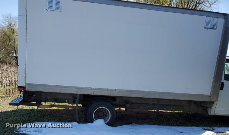 image for item IX9237 2006 GMC Savana G3500  box truck