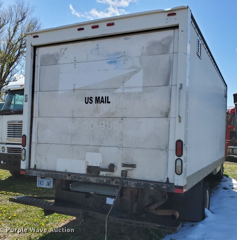 image for item IX9237 2006 GMC Savana G3500  box truck