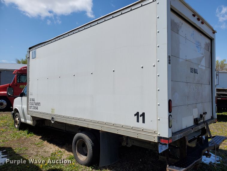 image for item IX9237 2006 GMC Savana G3500  box truck