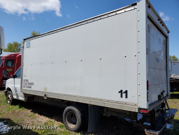 image for item IX9237 2006 GMC Savana G3500  box truck