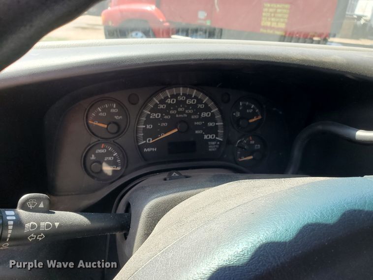 image for item IX9237 2006 GMC Savana G3500  box truck