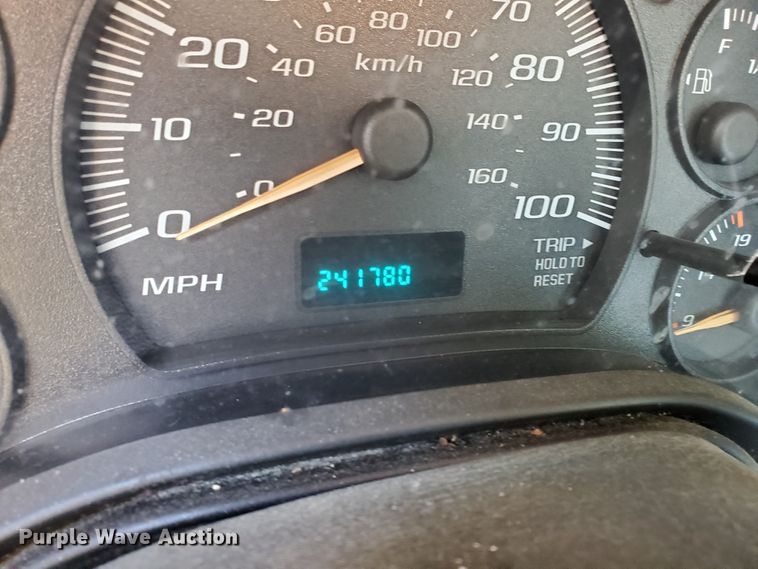 image for item IX9237 2006 GMC Savana G3500  box truck