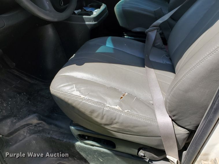 image for item IX9237 2006 GMC Savana G3500  box truck