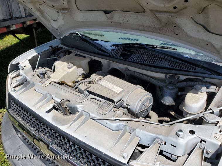 image for item IX9237 2006 GMC Savana G3500  box truck