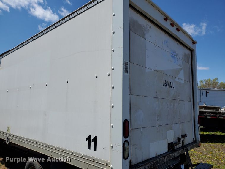 image for item IX9237 2006 GMC Savana G3500  box truck