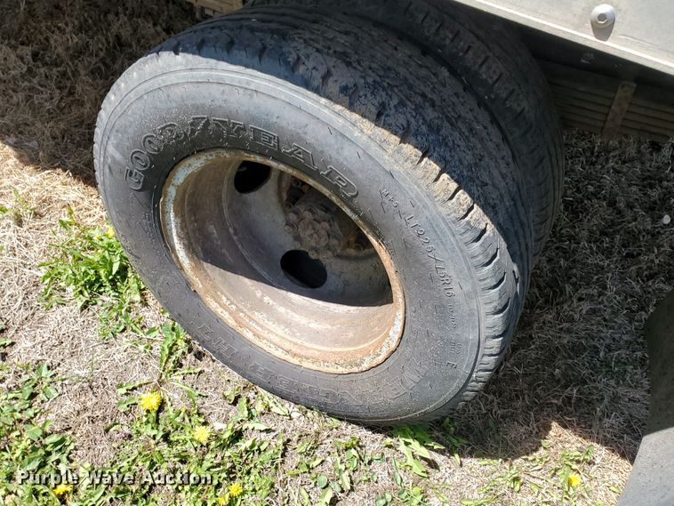 image for item IX9237 2006 GMC Savana G3500  box truck