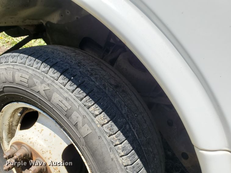 image for item IX9237 2006 GMC Savana G3500  box truck