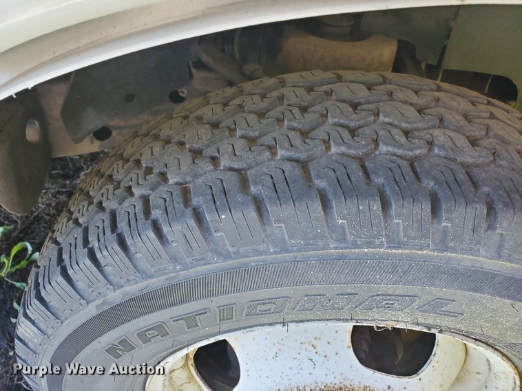 image for item IX9237 2006 GMC Savana G3500  box truck