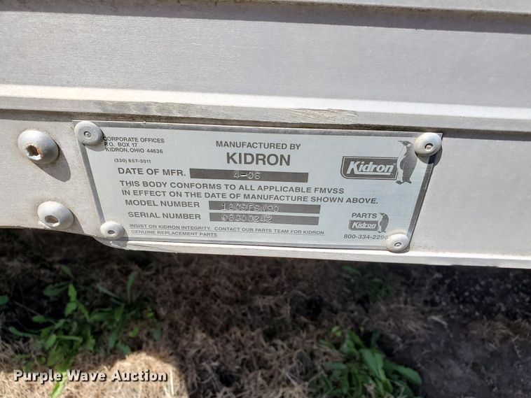 image for item IX9237 2006 GMC Savana G3500  box truck