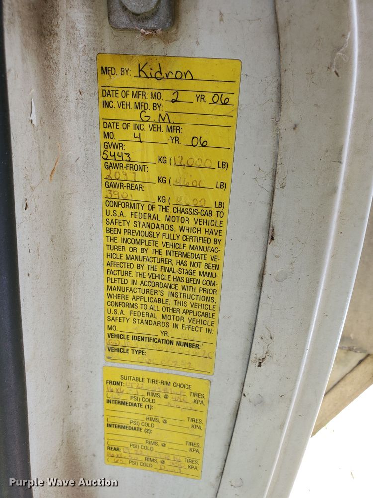 image for item IX9237 2006 GMC Savana G3500  box truck