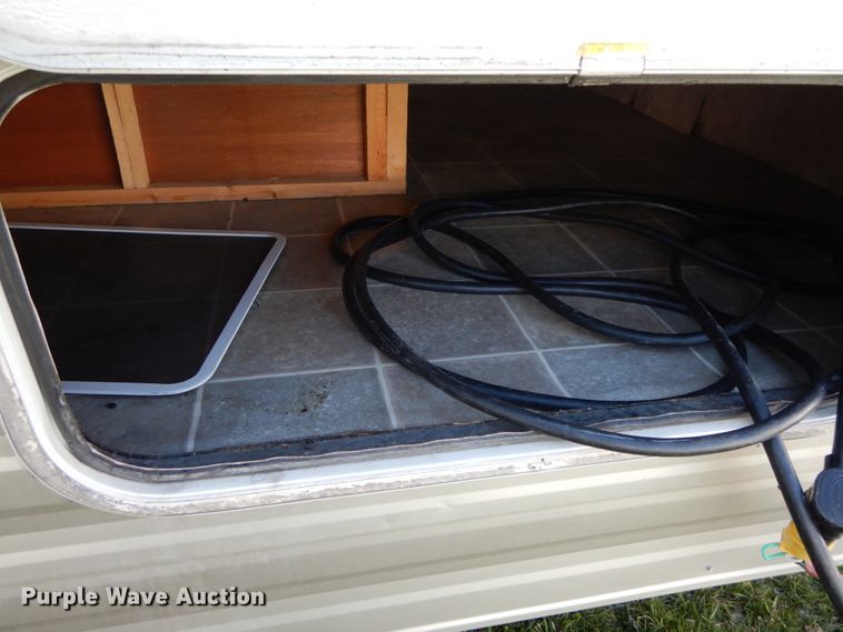 image for item IX9449 2004 Dutchmen 31B Sport  camper