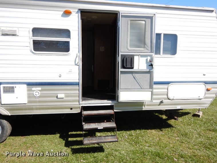 image for item IX9449 2004 Dutchmen 31B Sport  camper