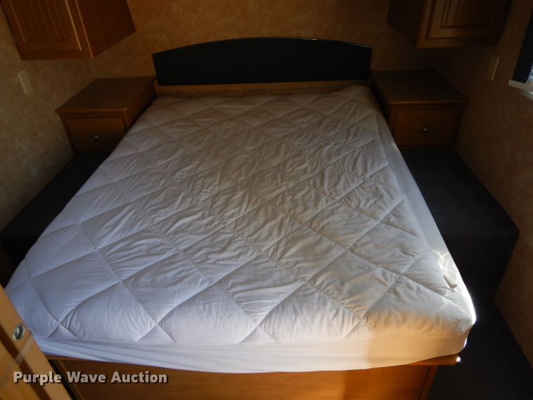 image for item IX9449 2004 Dutchmen 31B Sport  camper