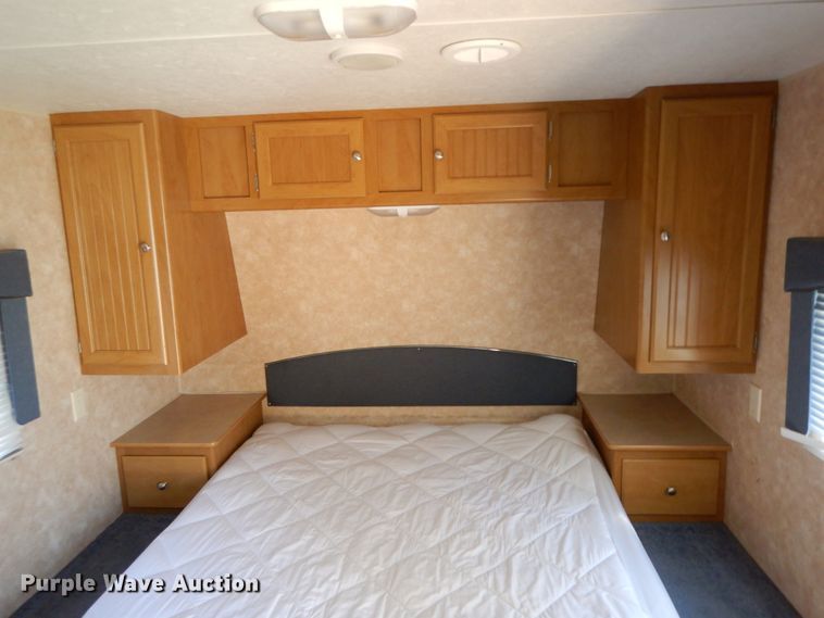 image for item IX9449 2004 Dutchmen 31B Sport  camper