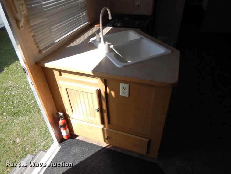 image for item IX9449 2004 Dutchmen 31B Sport  camper