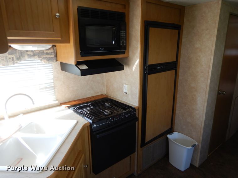 image for item IX9449 2004 Dutchmen 31B Sport  camper