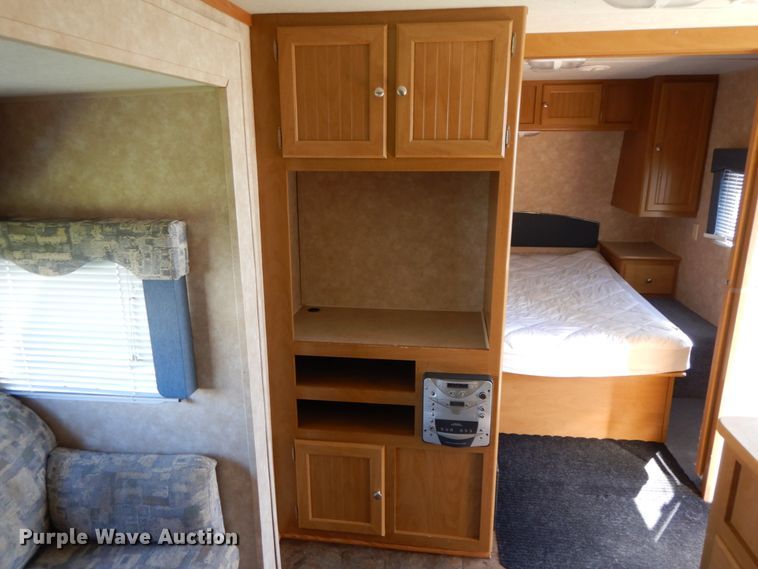 image for item IX9449 2004 Dutchmen 31B Sport  camper