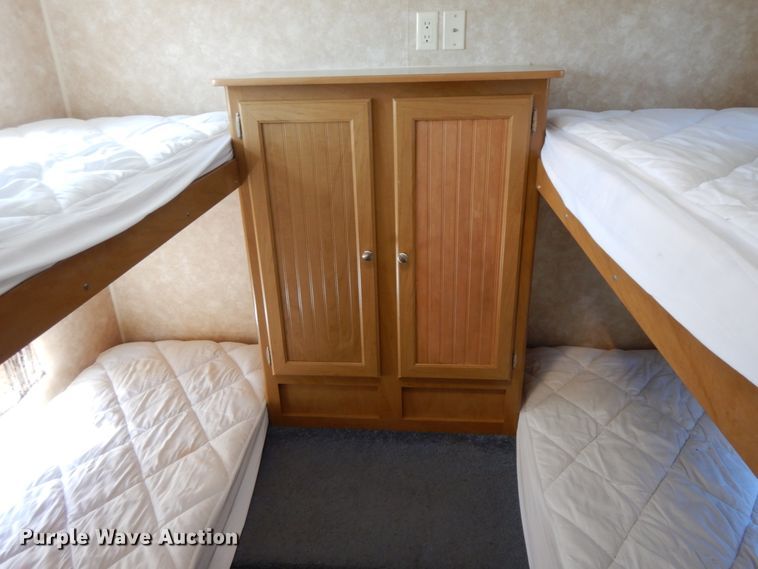 image for item IX9449 2004 Dutchmen 31B Sport  camper