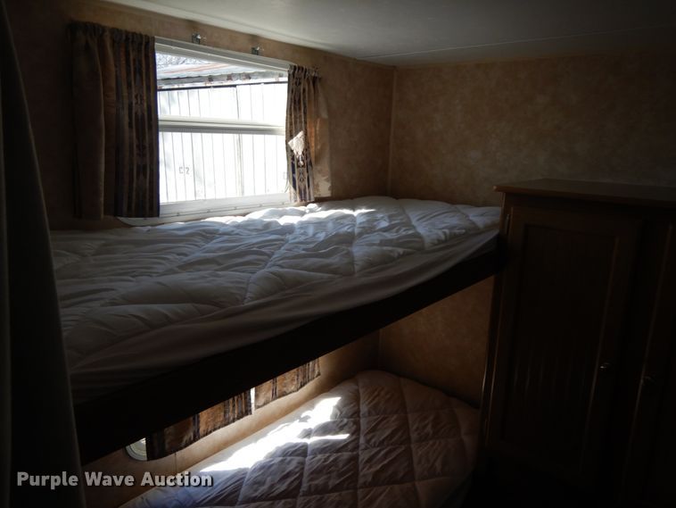 image for item IX9449 2004 Dutchmen 31B Sport  camper