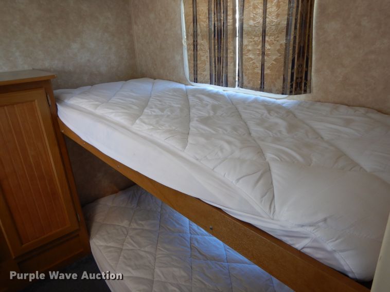 image for item IX9449 2004 Dutchmen 31B Sport  camper