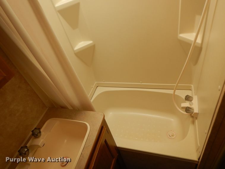 image for item IX9449 2004 Dutchmen 31B Sport  camper