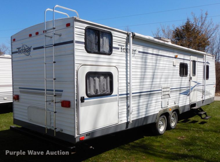 image for item IX9453 2004 Fleetwood Terry 320 DBHS  camper