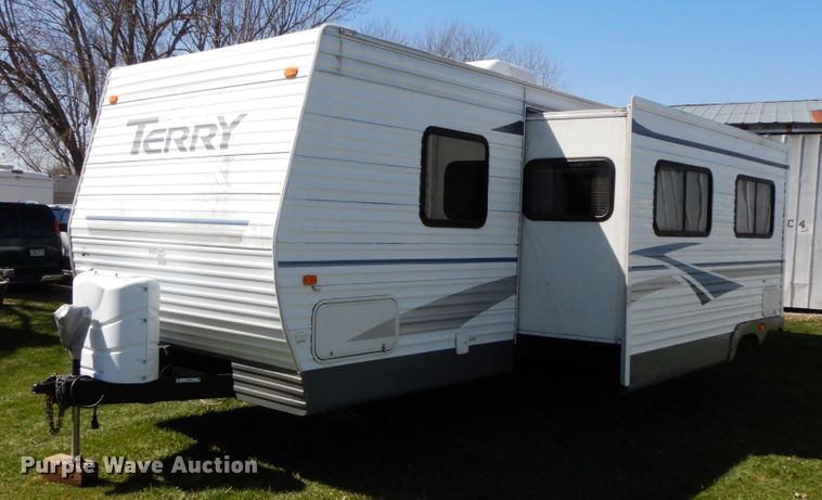 image for item IX9453 2004 Fleetwood Terry 320 DBHS  camper