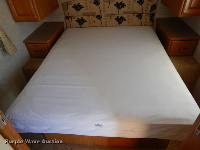 image for item IX9453 2004 Fleetwood Terry 320 DBHS  camper