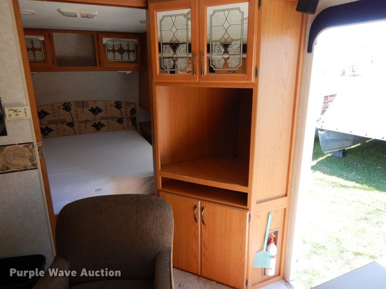 image for item IX9453 2004 Fleetwood Terry 320 DBHS  camper