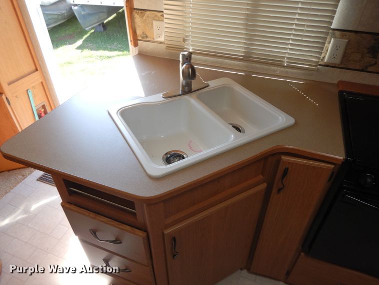 image for item IX9453 2004 Fleetwood Terry 320 DBHS  camper