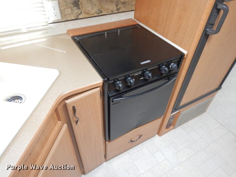 image for item IX9453 2004 Fleetwood Terry 320 DBHS  camper