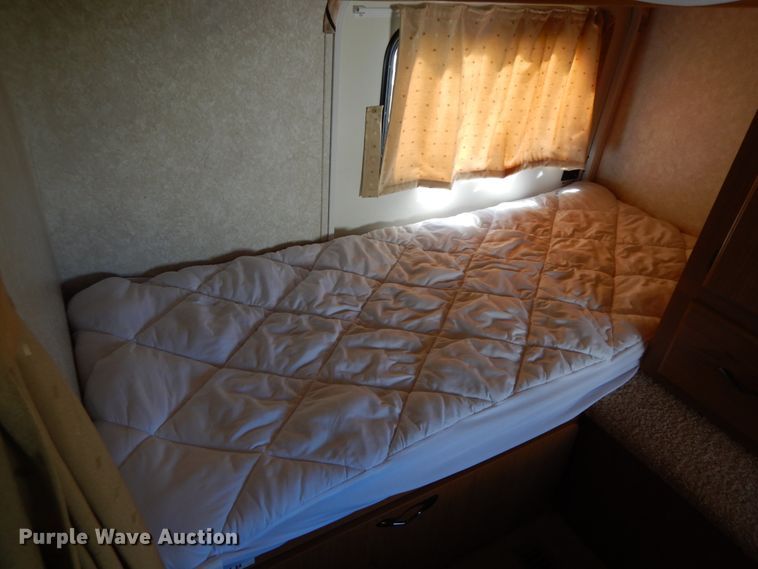 image for item IX9453 2004 Fleetwood Terry 320 DBHS  camper