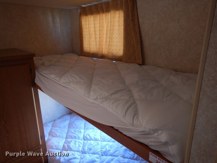 image for item IX9453 2004 Fleetwood Terry 320 DBHS  camper