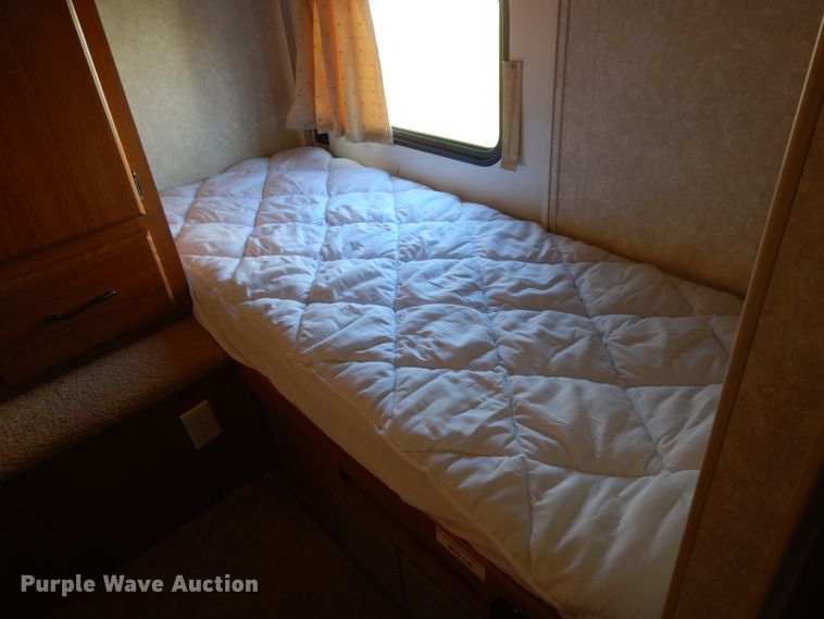 image for item IX9453 2004 Fleetwood Terry 320 DBHS  camper