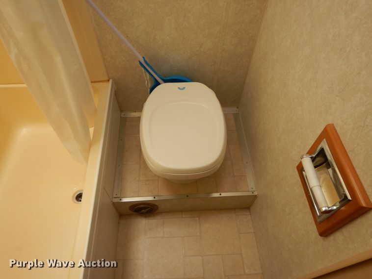 image for item IX9453 2004 Fleetwood Terry 320 DBHS  camper