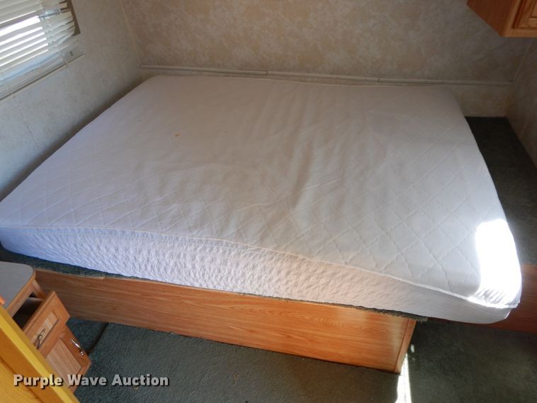 image for item IX9455 2003 Dutchmen 31B Sport  camper