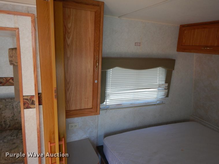 image for item IX9455 2003 Dutchmen 31B Sport  camper