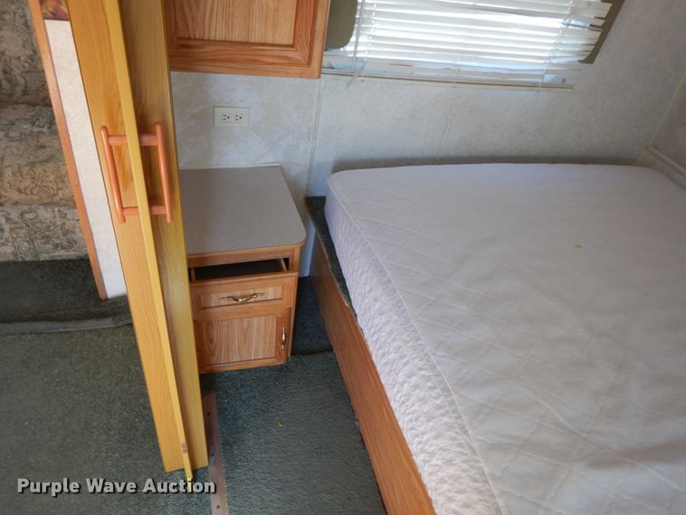 image for item IX9455 2003 Dutchmen 31B Sport  camper