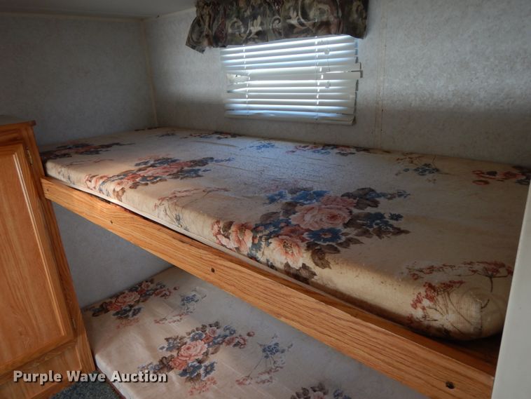 image for item IX9455 2003 Dutchmen 31B Sport  camper