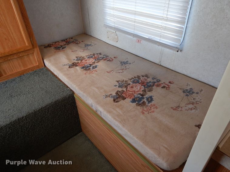 image for item IX9455 2003 Dutchmen 31B Sport  camper